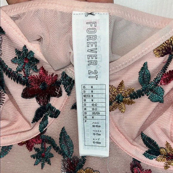 Forever 21 Blush Floral Embroidered Top NWOT - Picture 3 of 4